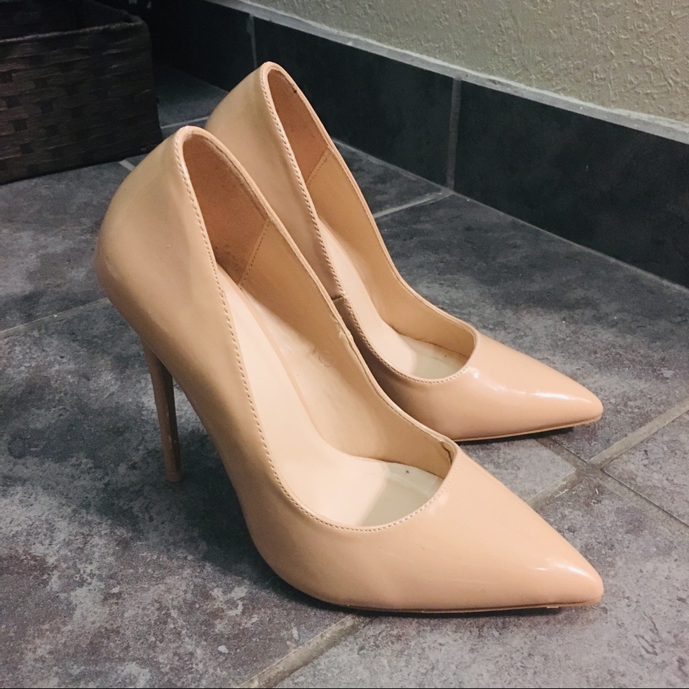 Nude Pumps
